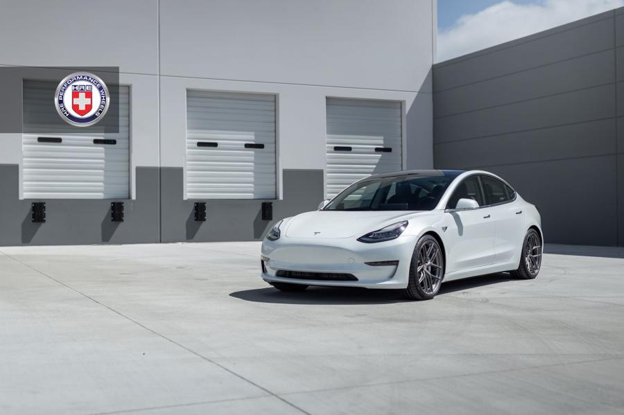  Tesla Model 3 on HRE Wheels (P101SC) 2019 года  (фото 2 из 8)